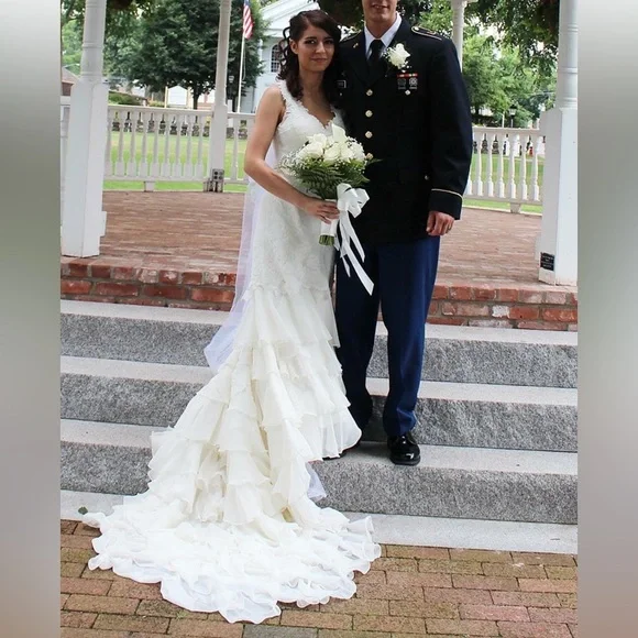 Custom made Elegant White Wedding Dress with Velcro train for easy detachment - Picture 2 of 10